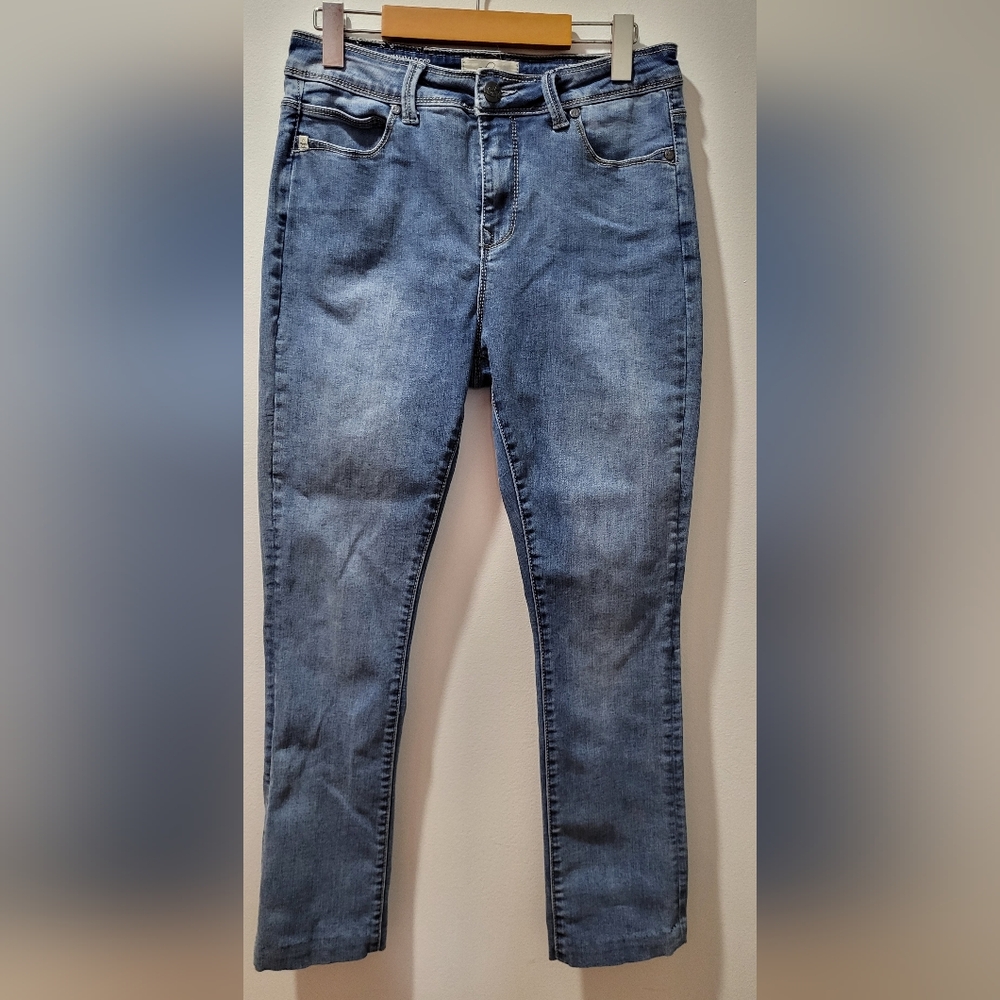 Lola Women's Straight Leg Blue Jeans Size 29